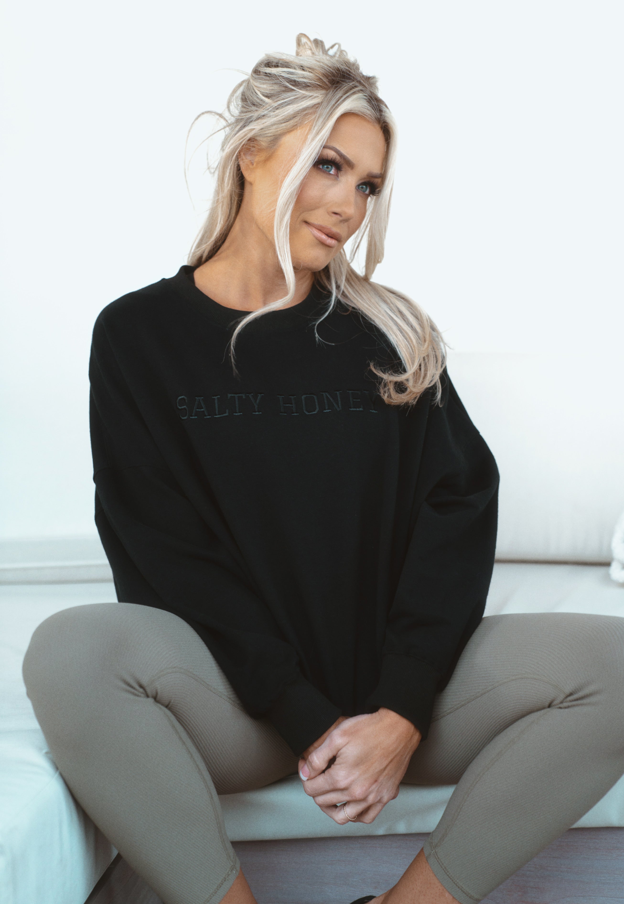 SLACK CREWNECK: BLACK