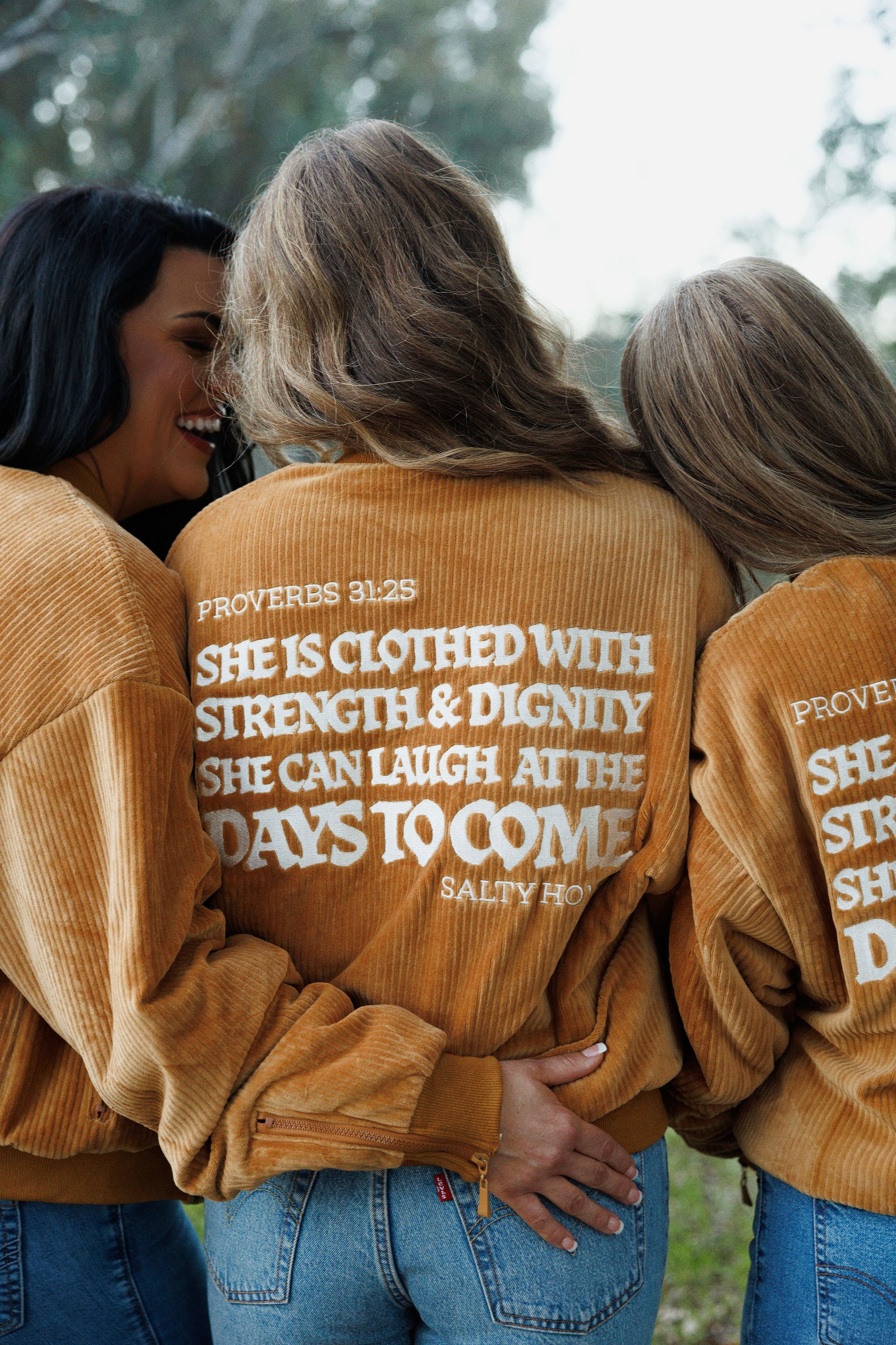 BOMBER JACKET: OUTDOORS