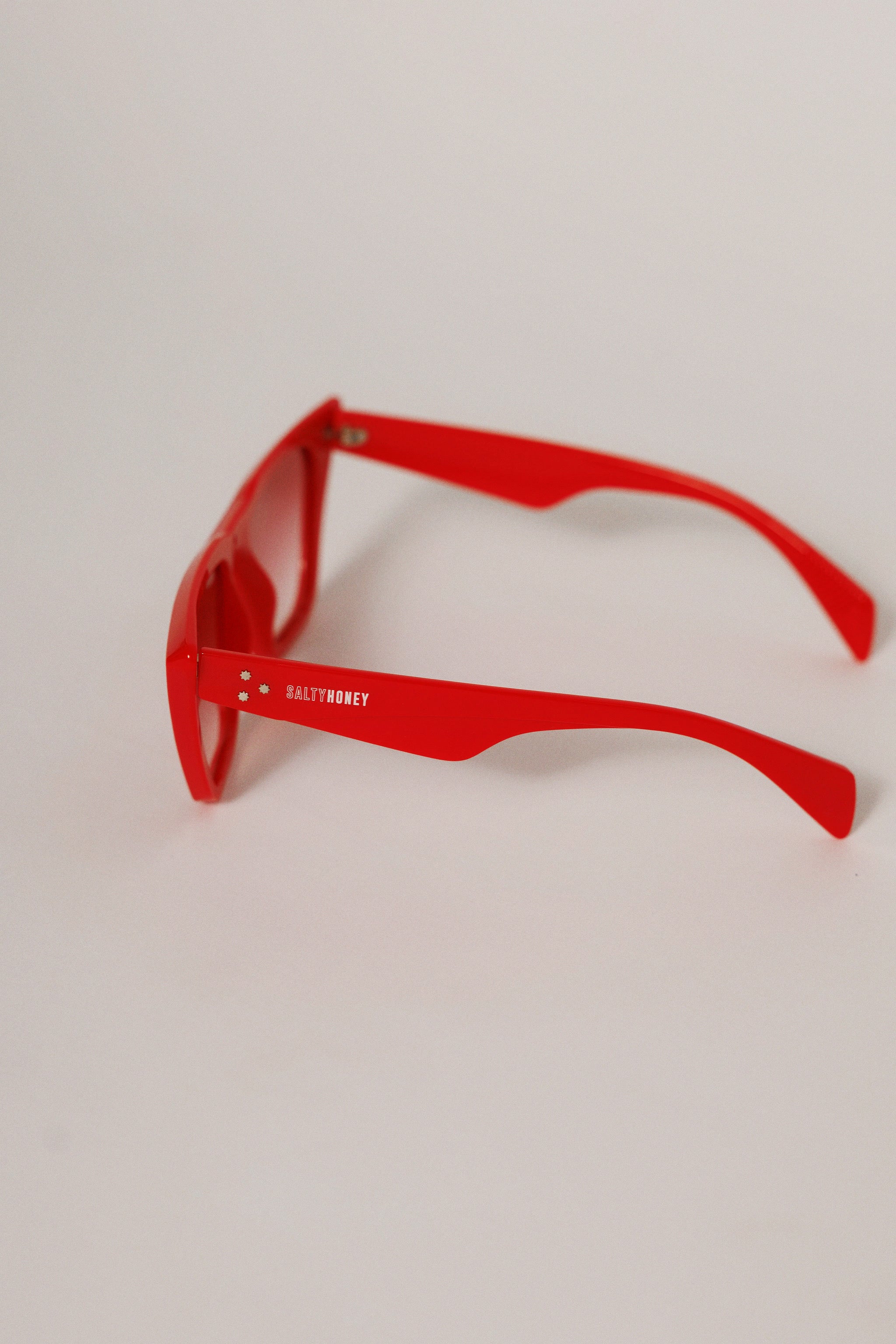 SUNNIES: FLAMIN HOT