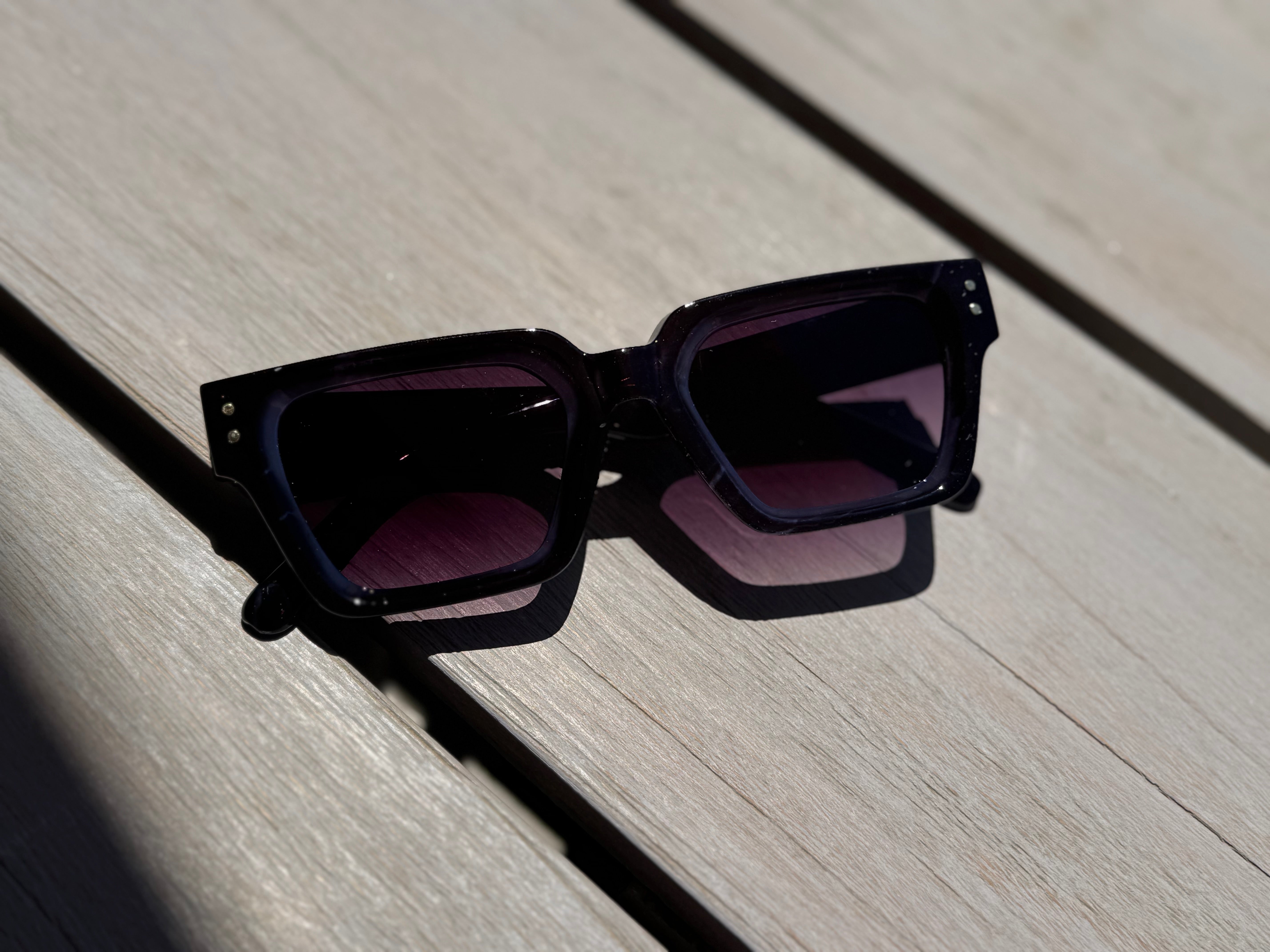 SUNNIES: SMOKESHOW