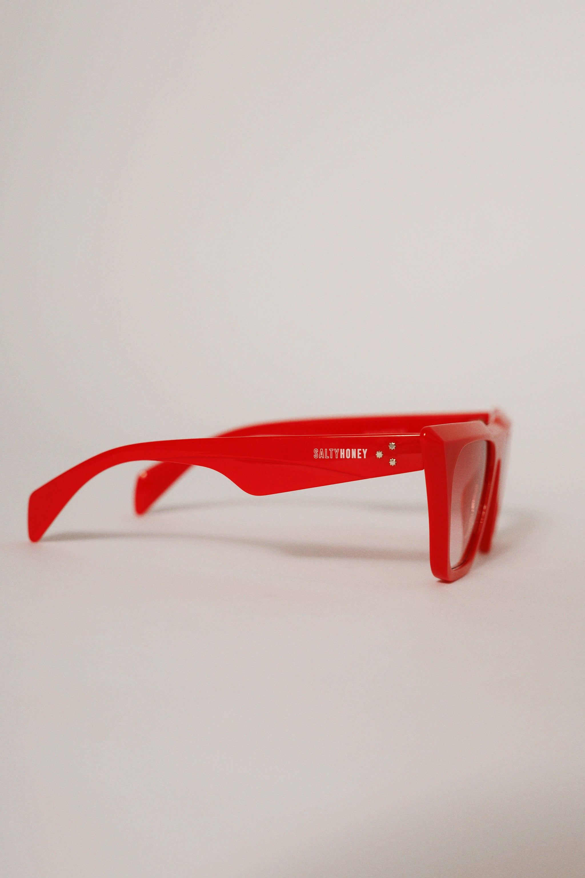 SUNNIES: FLAMIN HOT