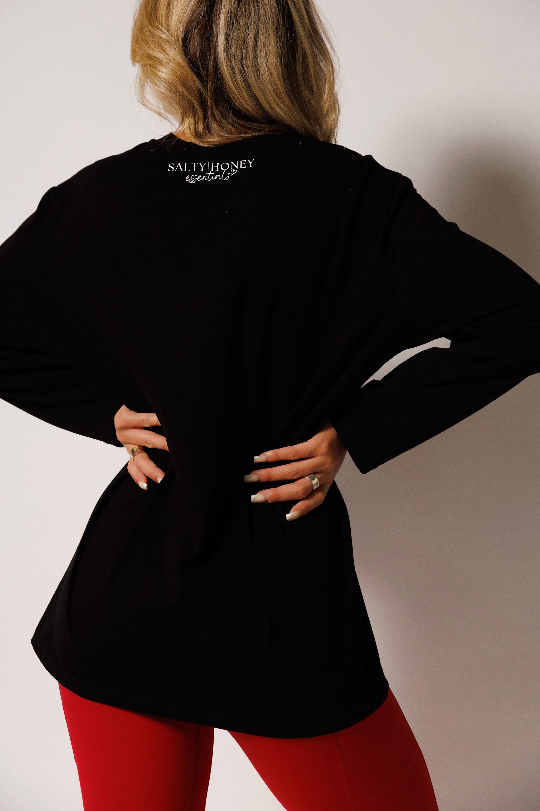 CLASSIC RELAXED FIT LONG SLEEVE: BLACK