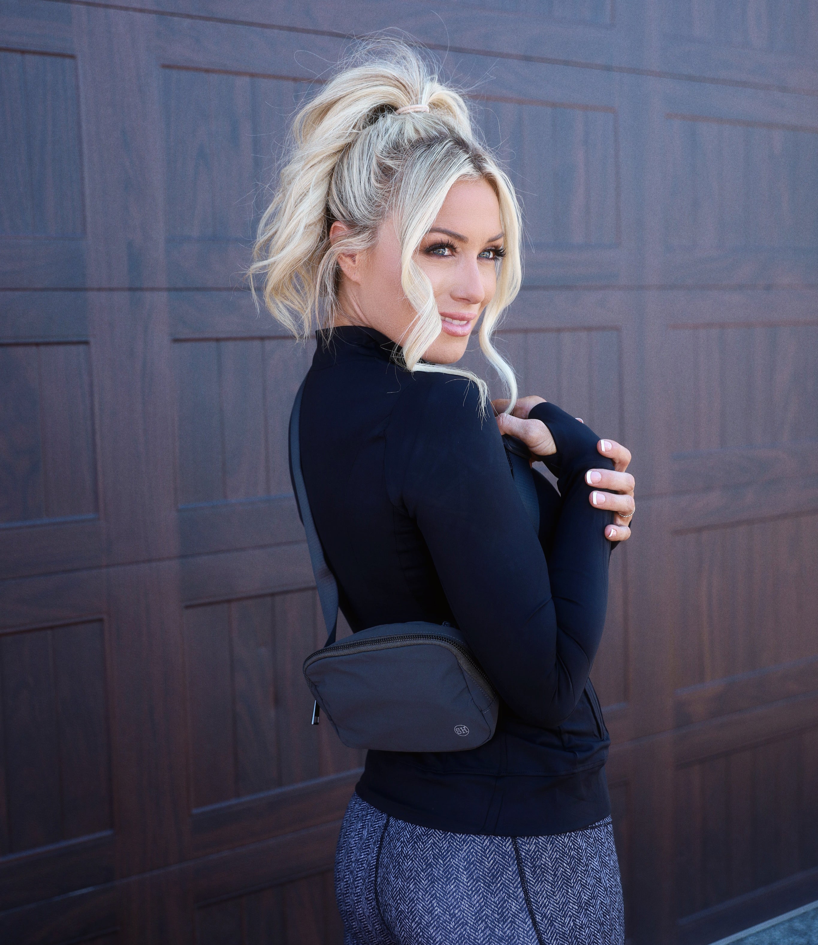 CONTOUR ZIP UP in BLACK