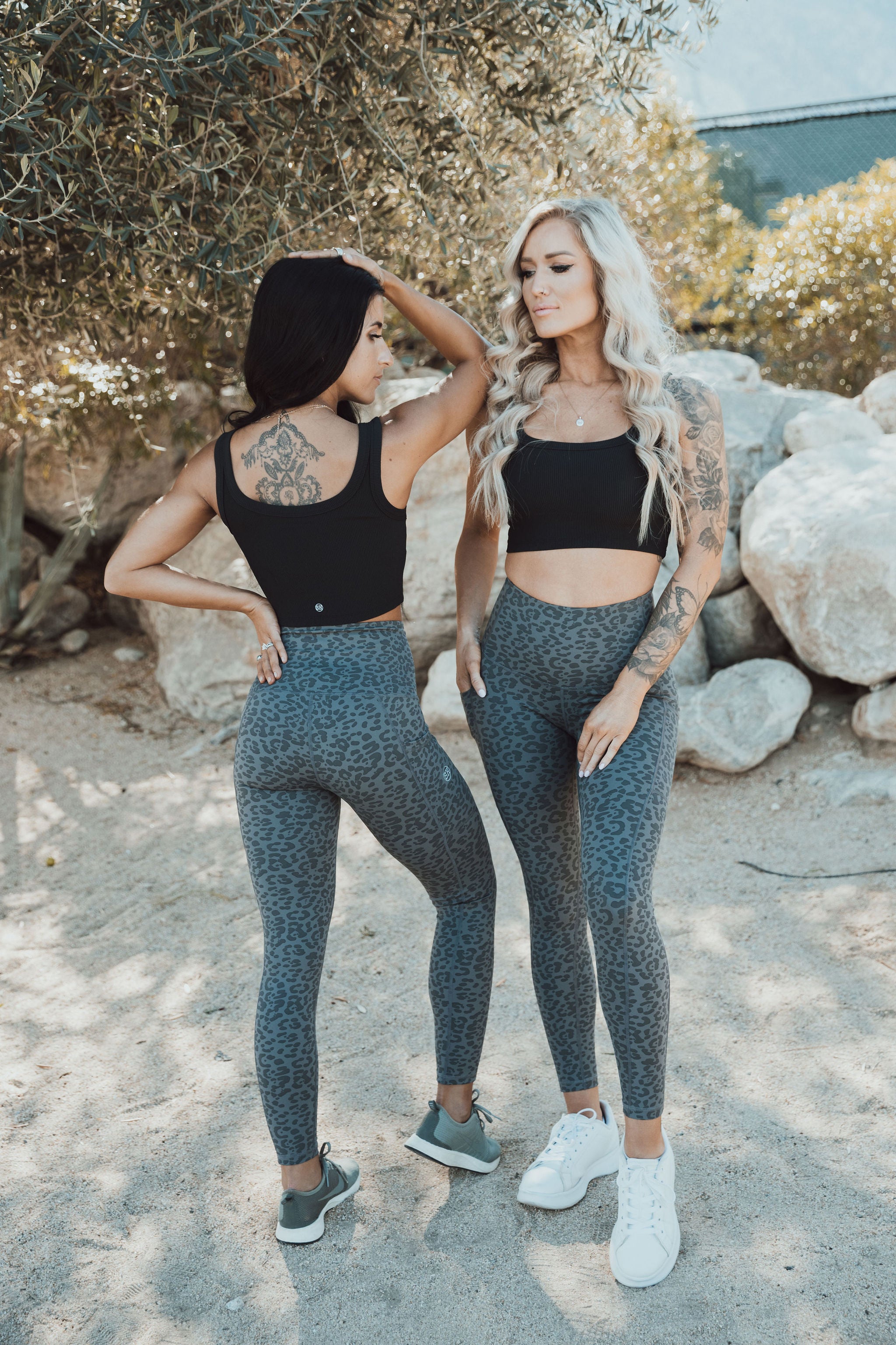 MINIMIZE tank BLACK