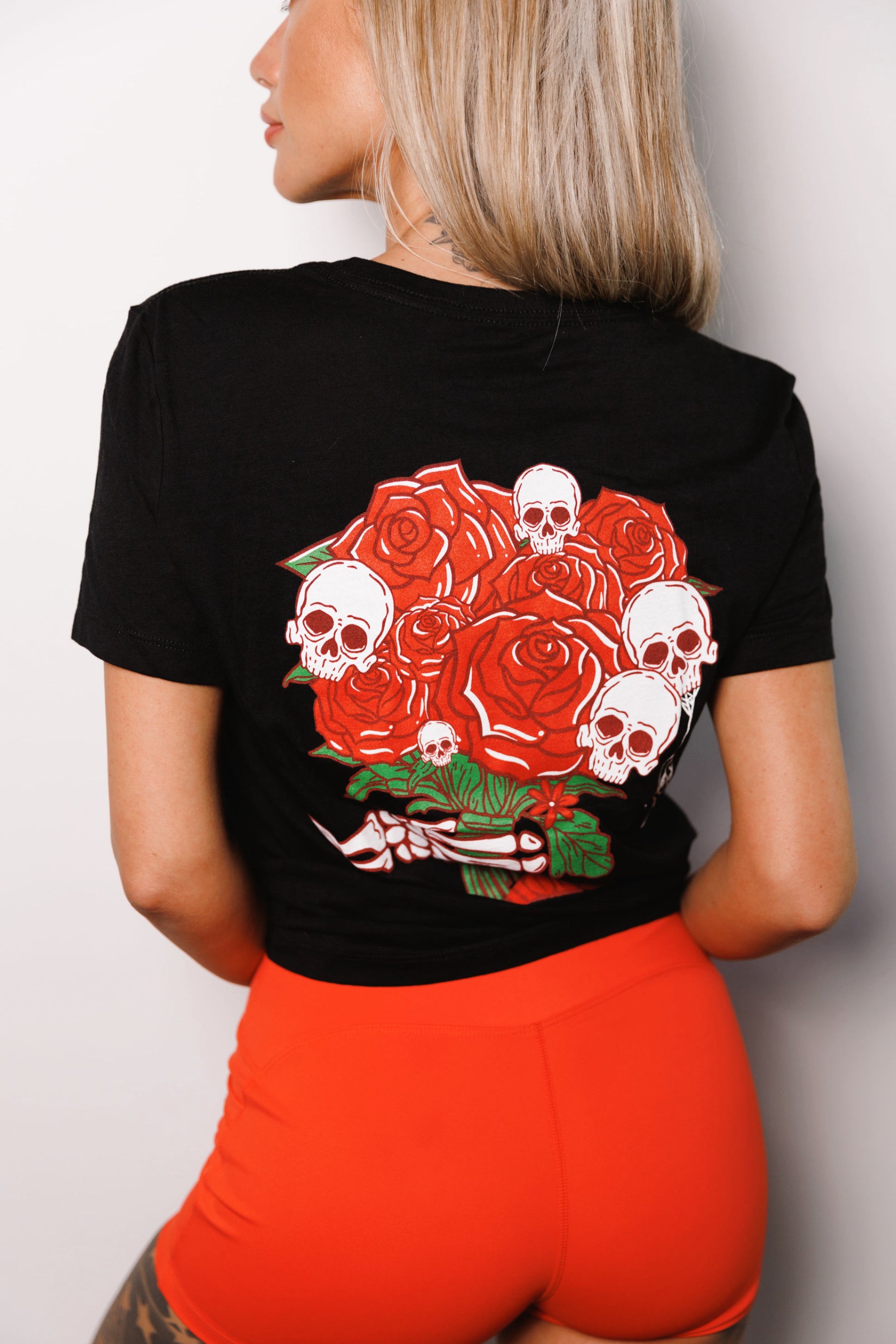 BASIC TEE: SKULLY ROSE