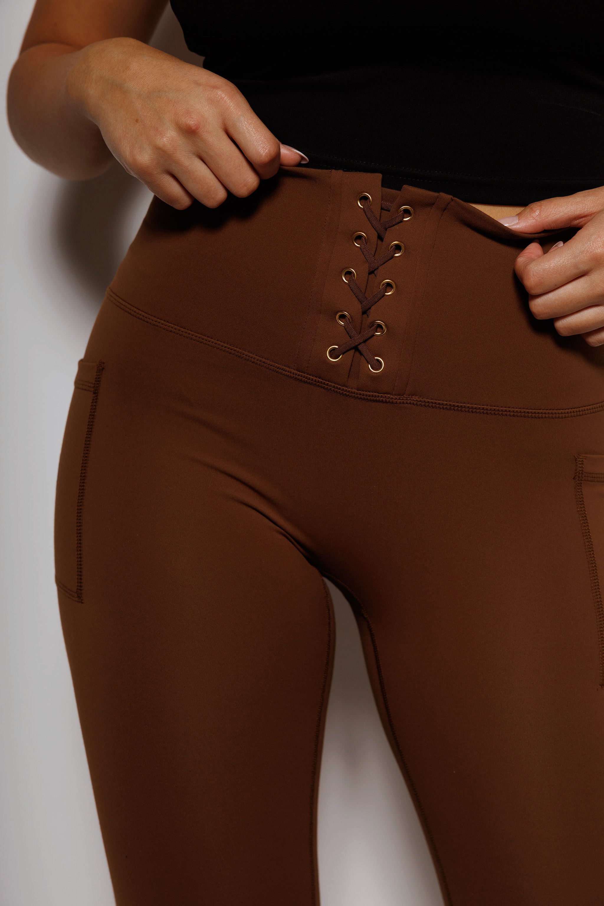 LACED LEGGING: BROWN