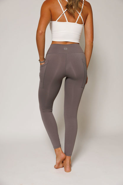 FREEFORM LEGGING: GREY SKIES