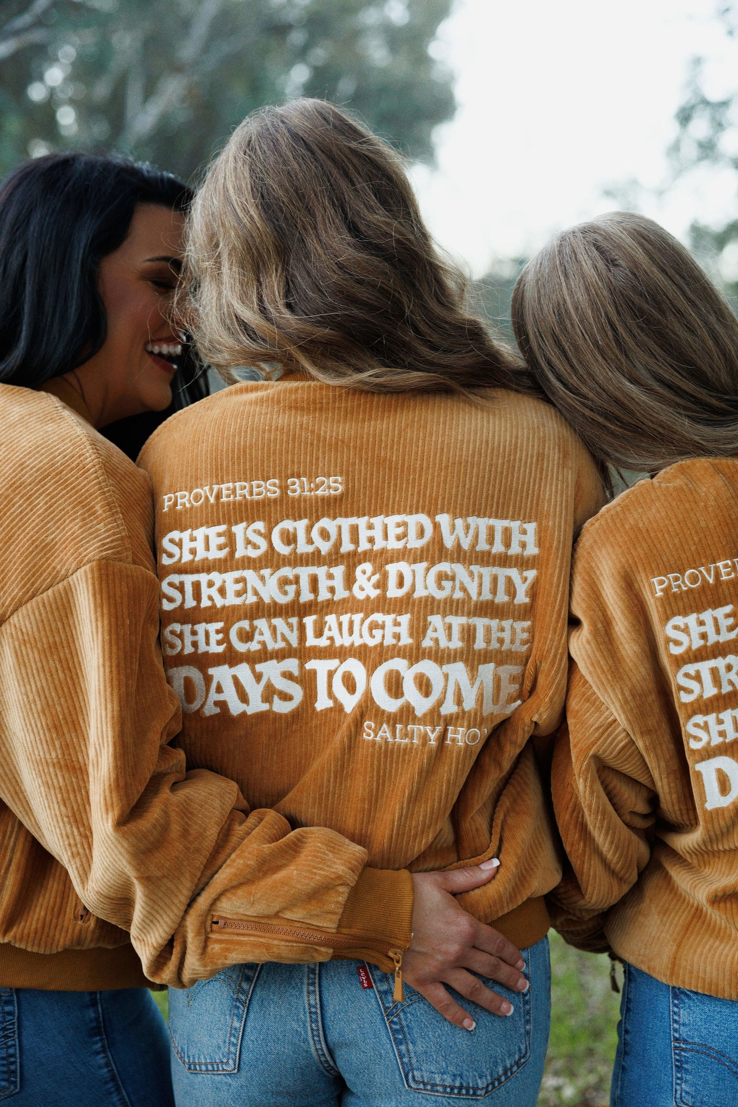 BOMBER JACKET: OUTDOORS