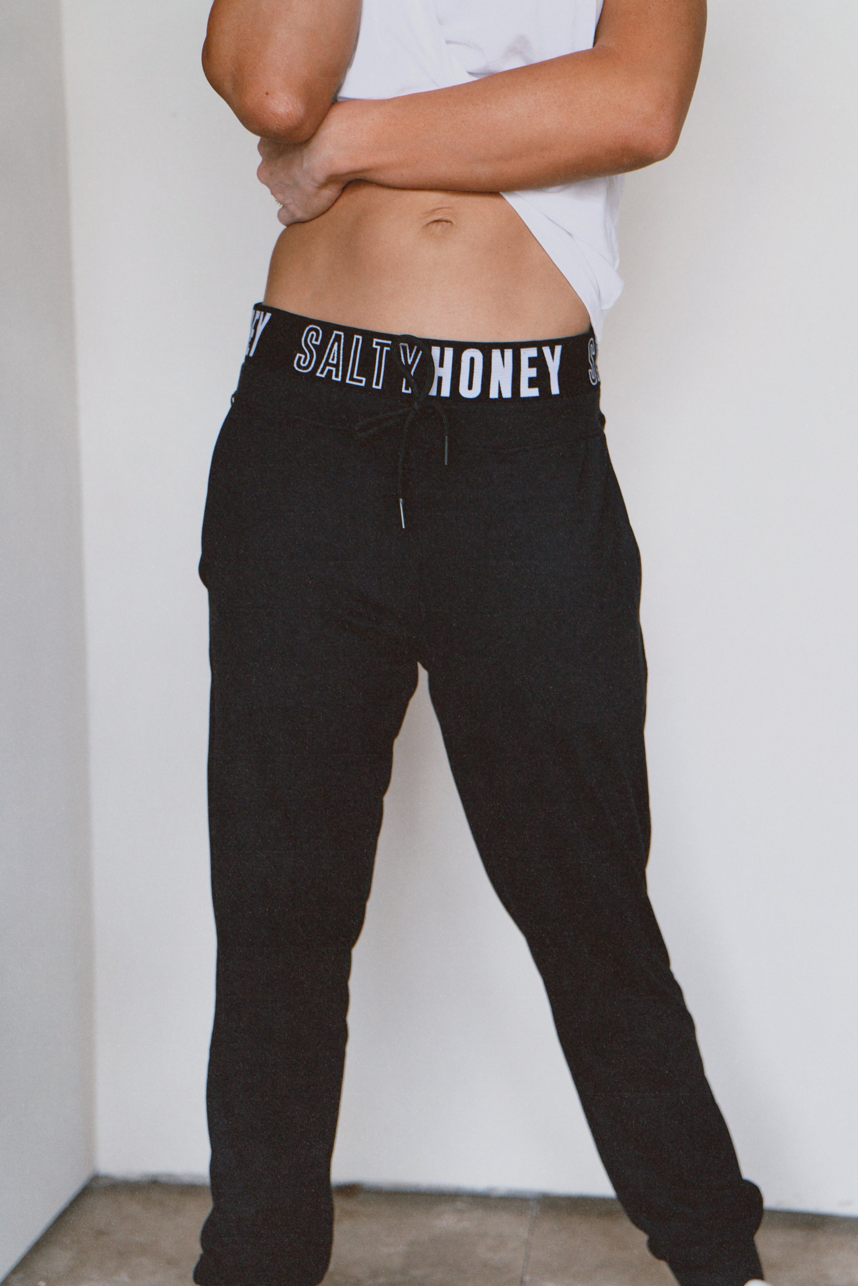 IDLE JOGGER in BLACK