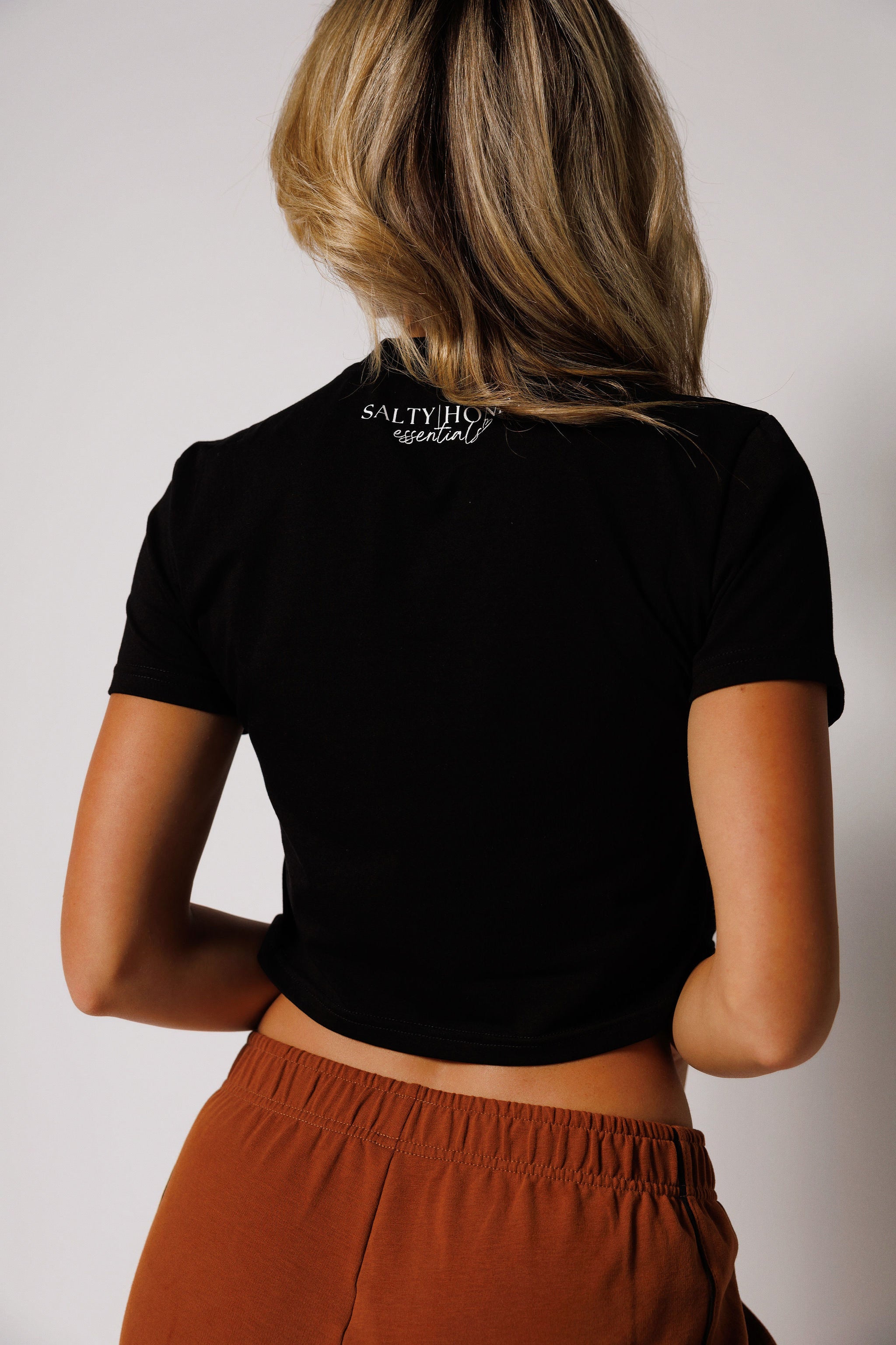 CLASSIC CROP TEE: BLACK