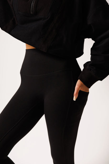FORMED LEGGING: DEEP BLACK