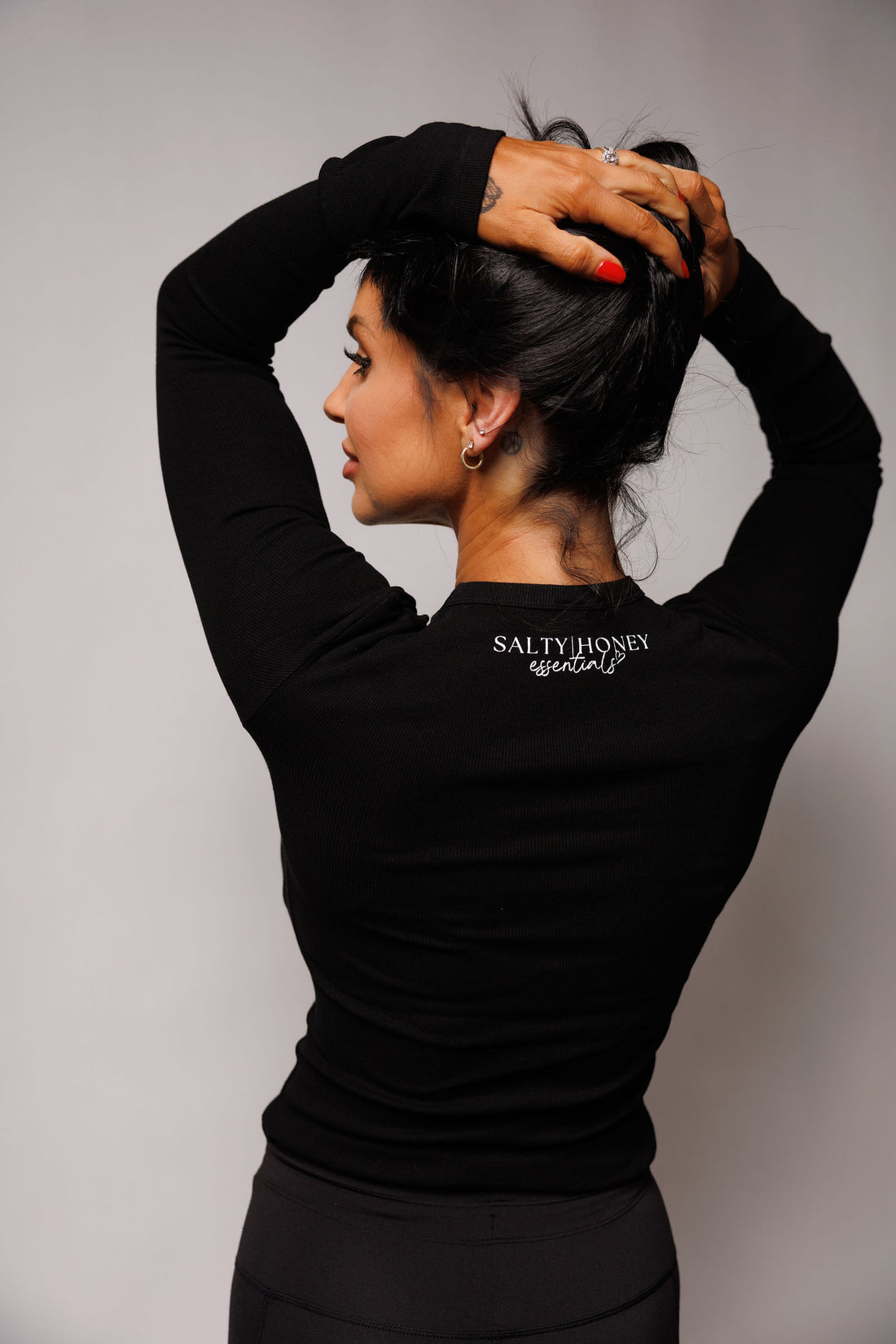 ESSENTIALS FITTED LONG SLEEVE: BLACK