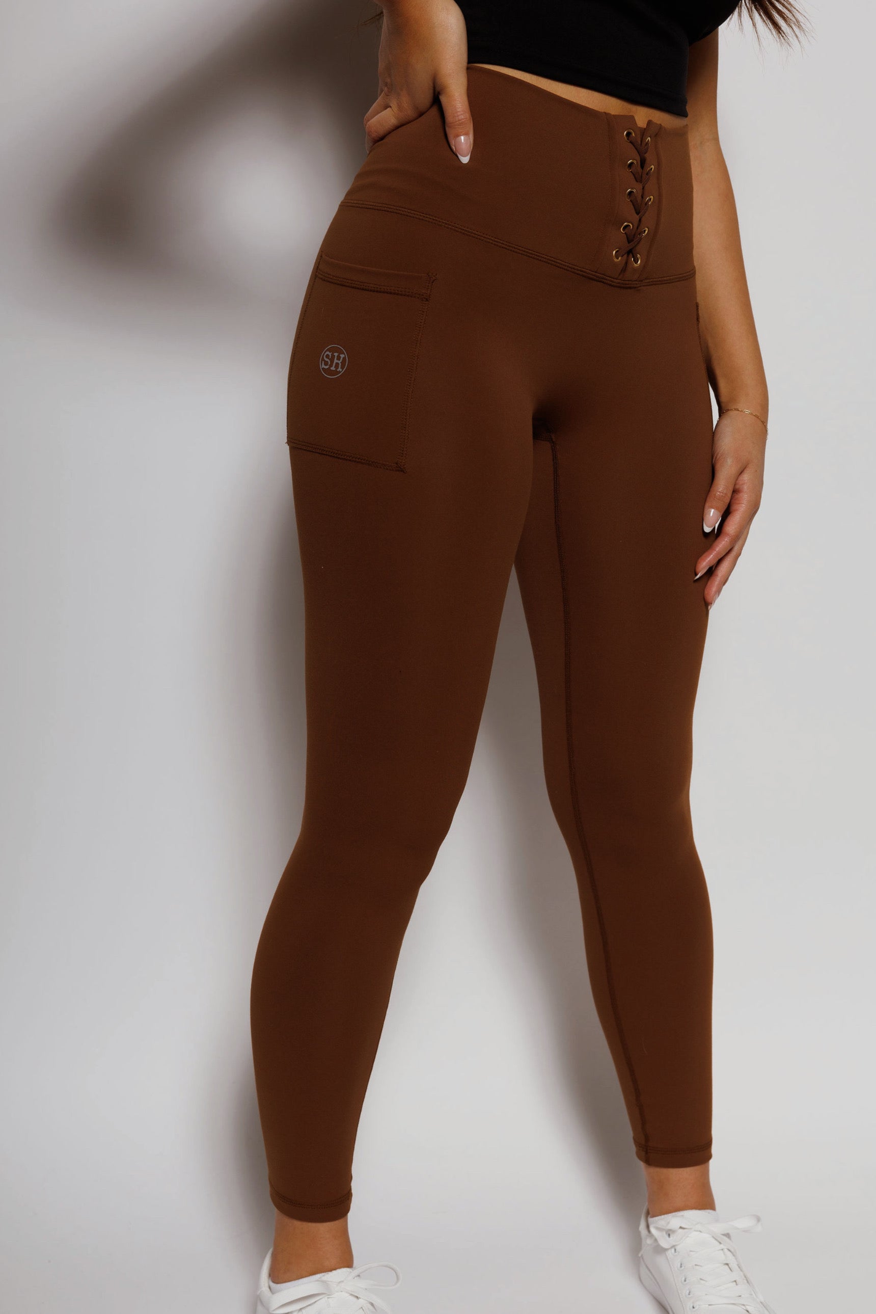 LACED LEGGING: BROWN