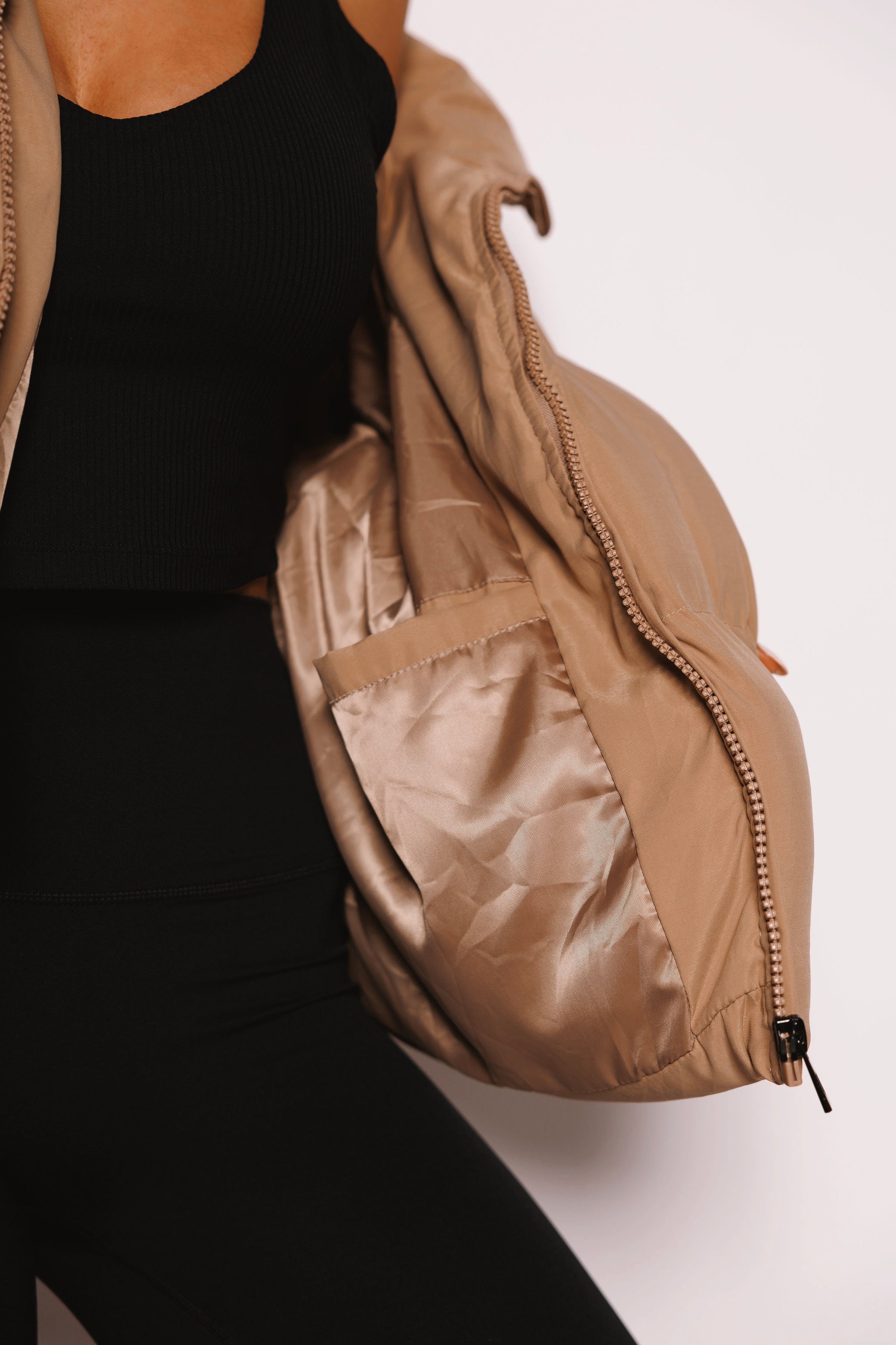 VOLUME PUFF JACKET: TAN