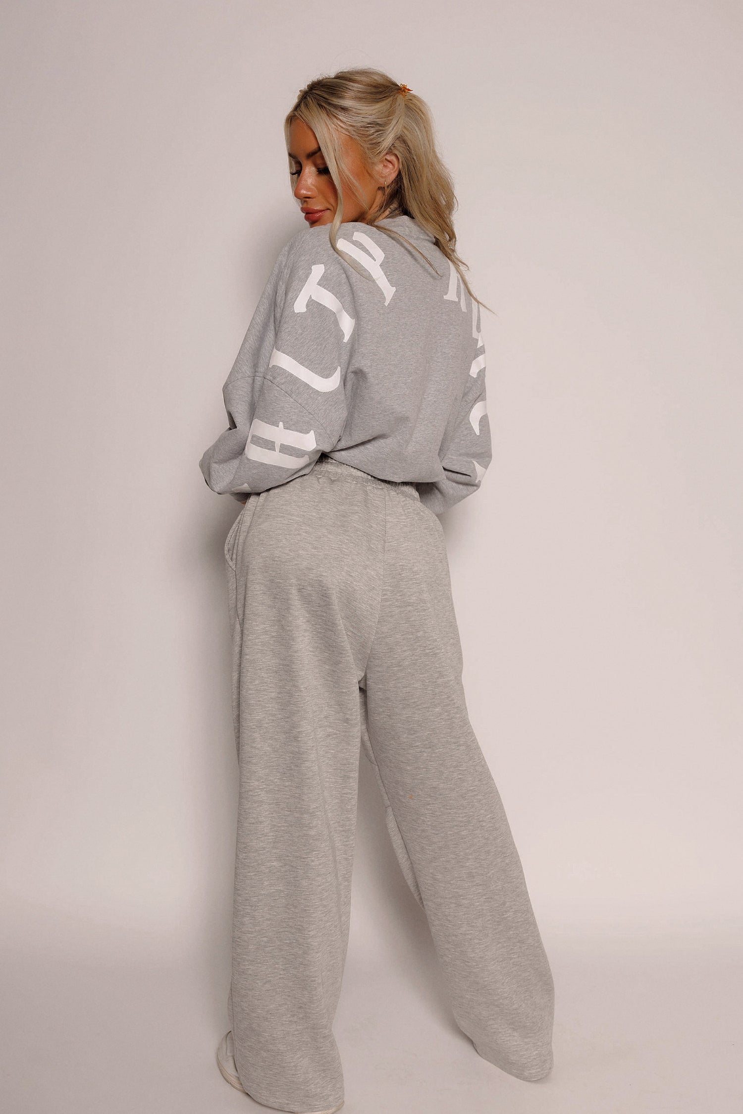 HOOPS CREWNECK: GRAY