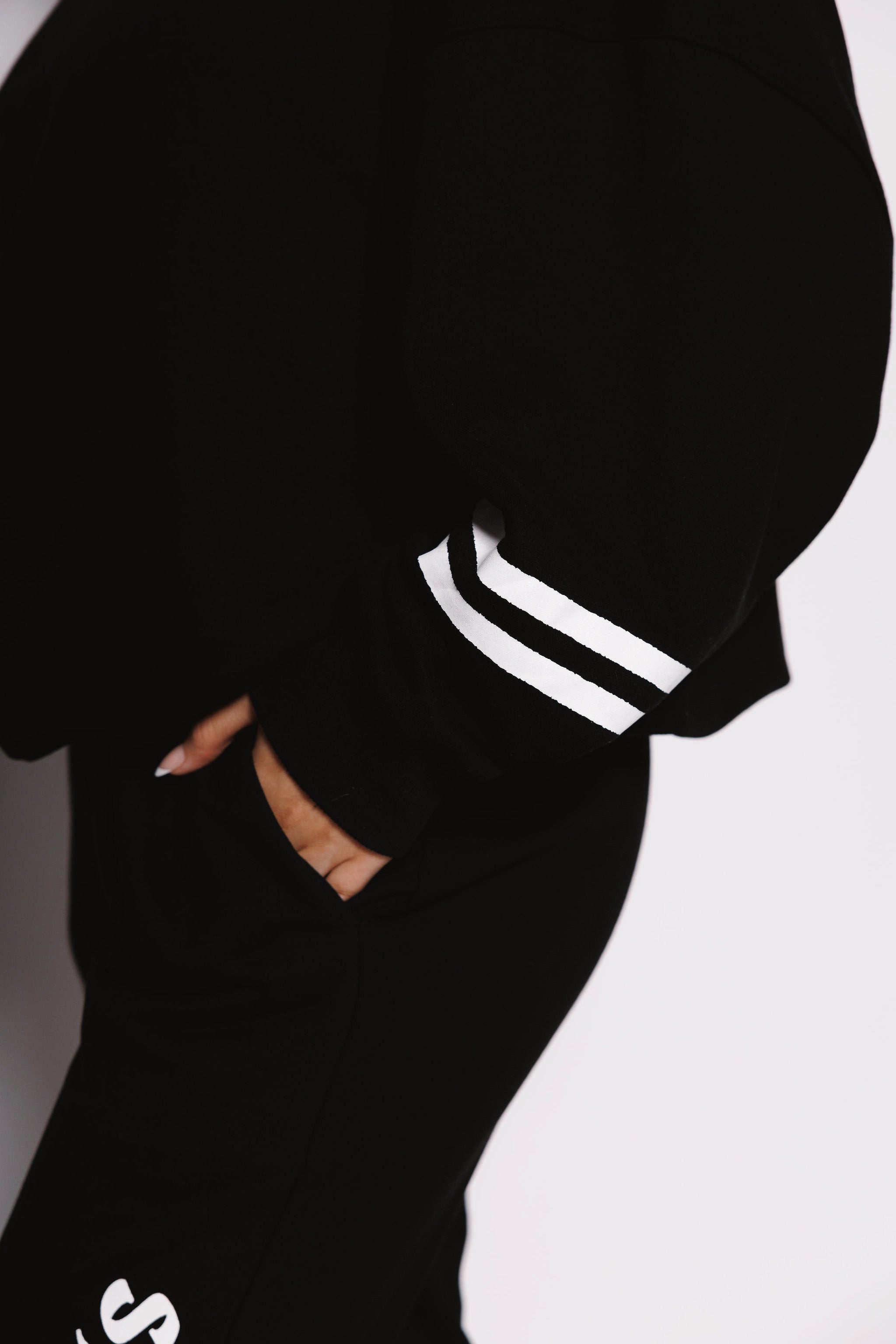 EMBER CREWNECK: BLCK