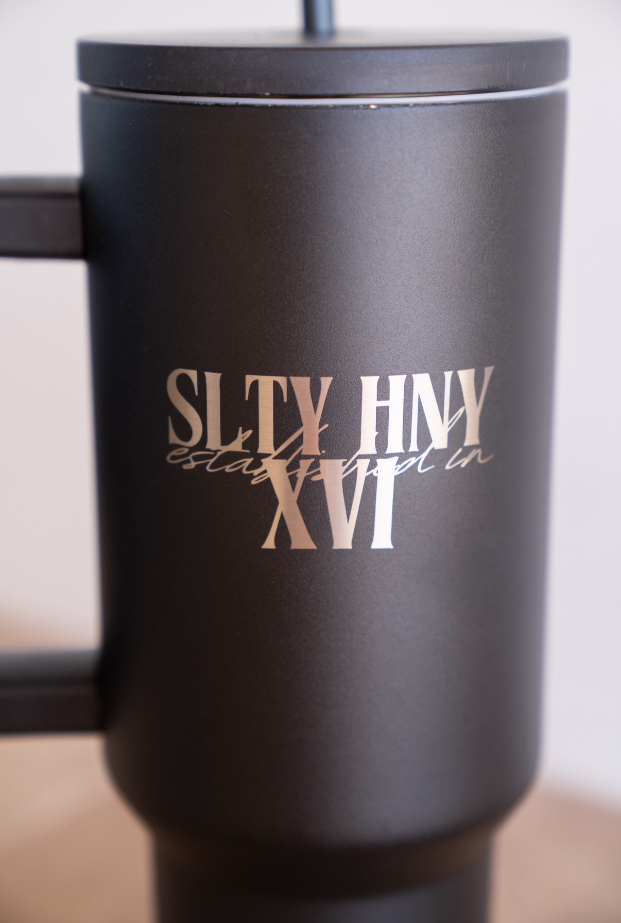 40oz TUMBLER in SLTY HNY XVI - BLACK