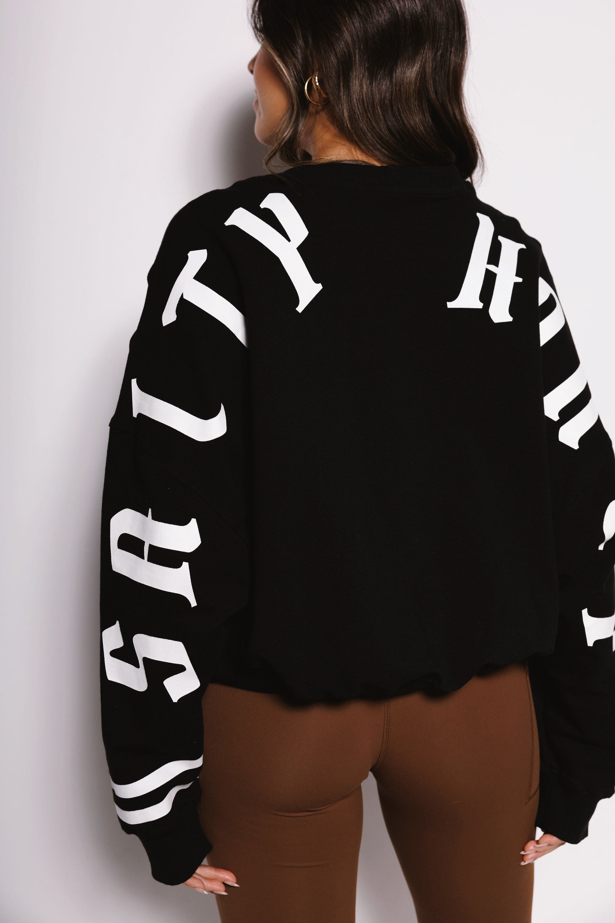 HOOPS CREWNECK: BLCK