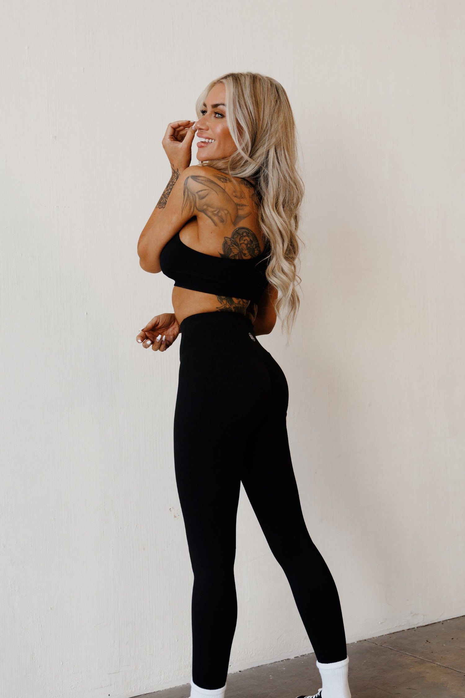 CARVED LEGGING: BLACK