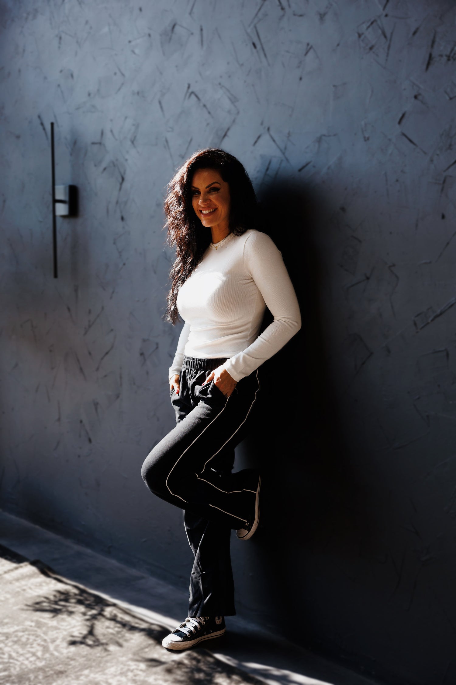 ESSENTIALS FITTED LONG SLEEVE: VANILLA