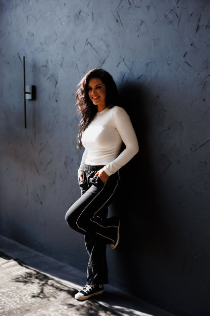 ESSENTIALS FITTED LONG SLEEVE: VANILLA