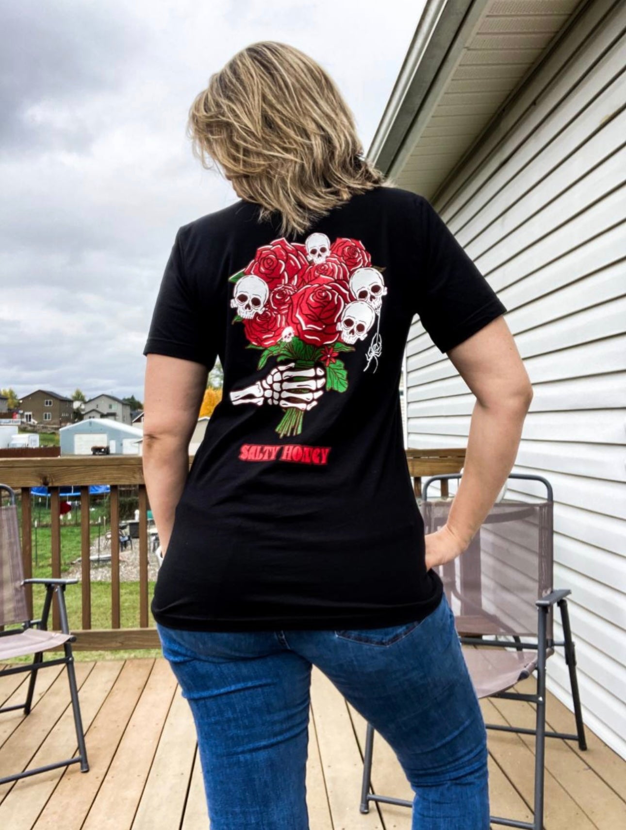 SKULLS N' ROSES graphic tee