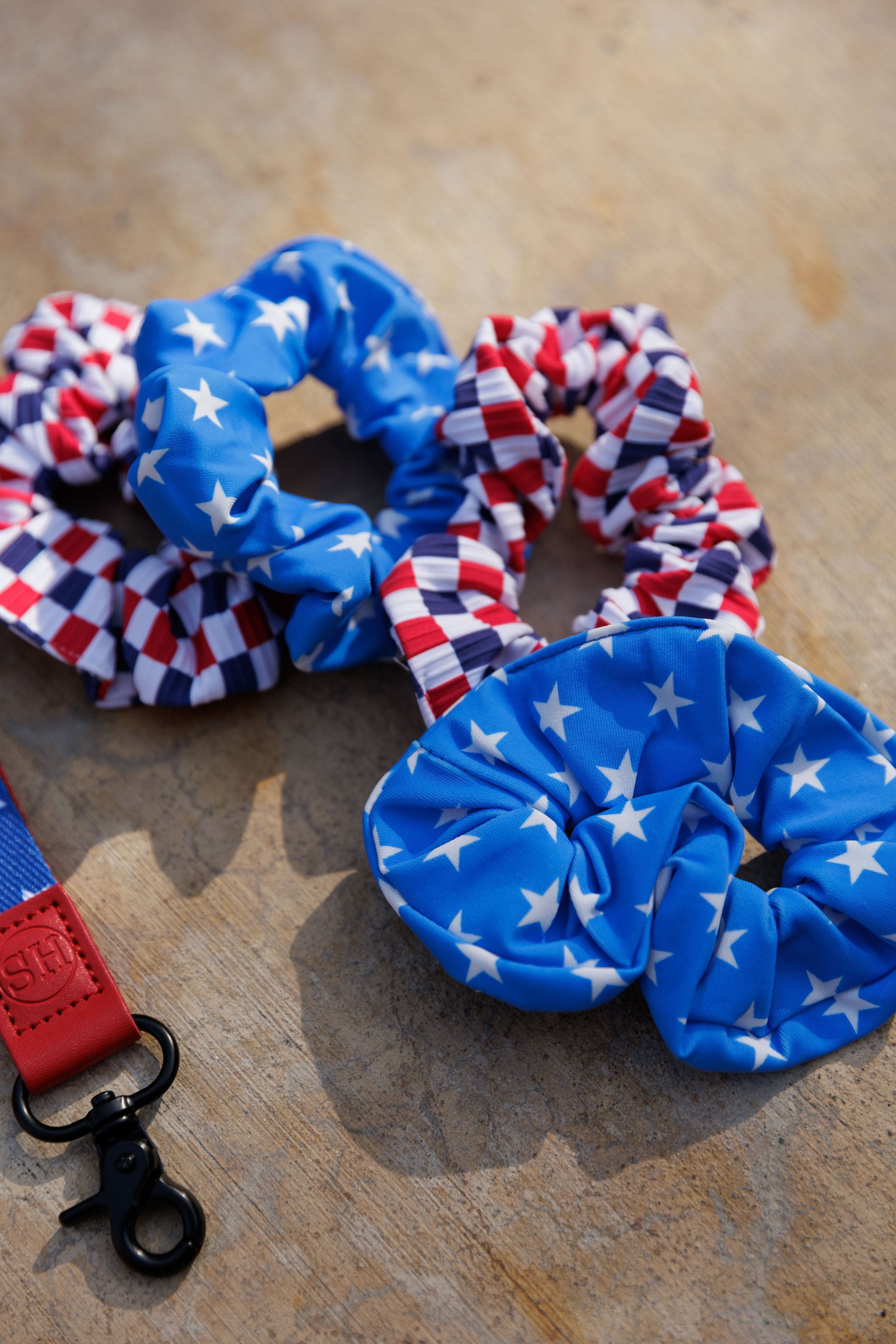 STARS|CHECK SCRUNCHIE