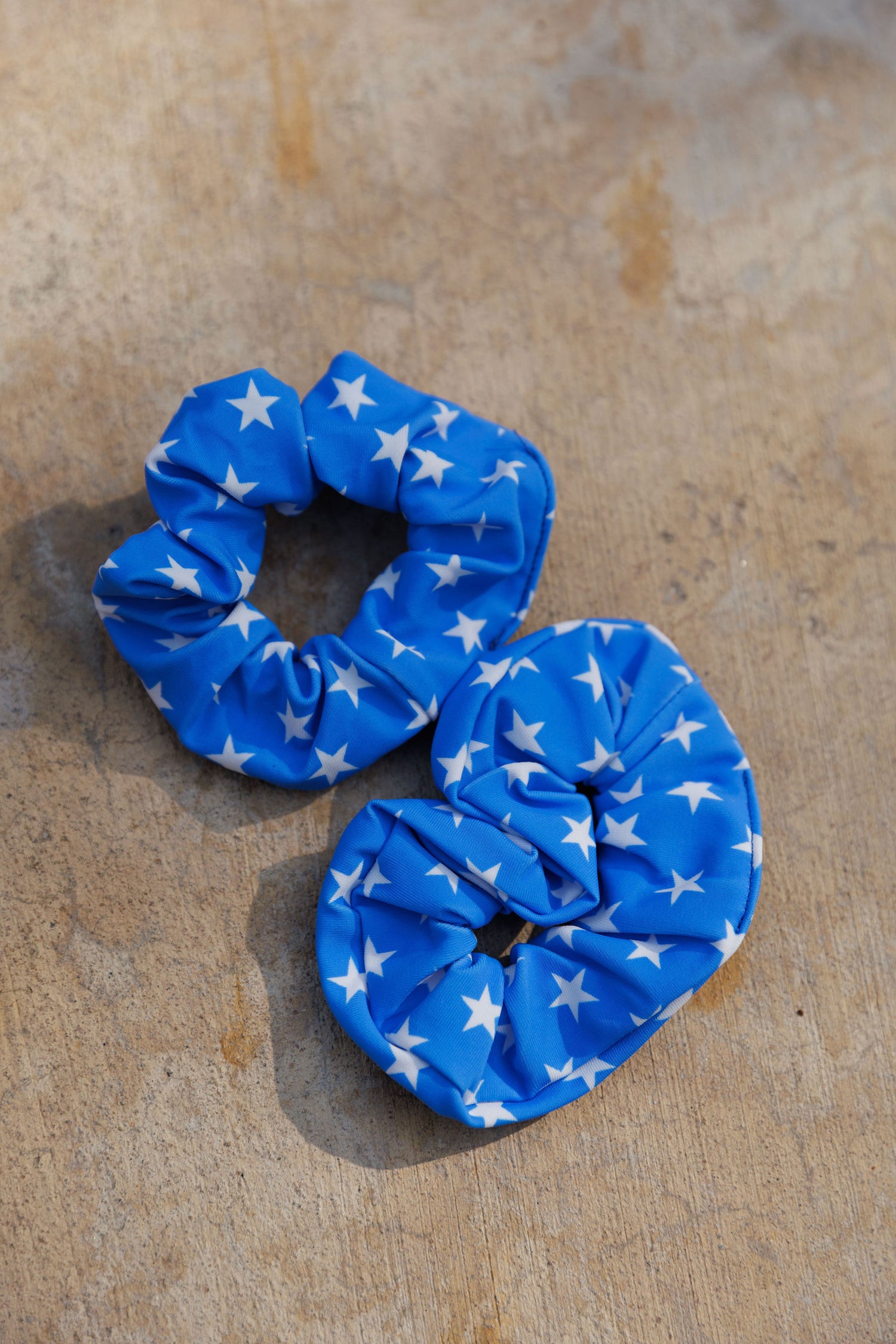STARS|CHECK SCRUNCHIE